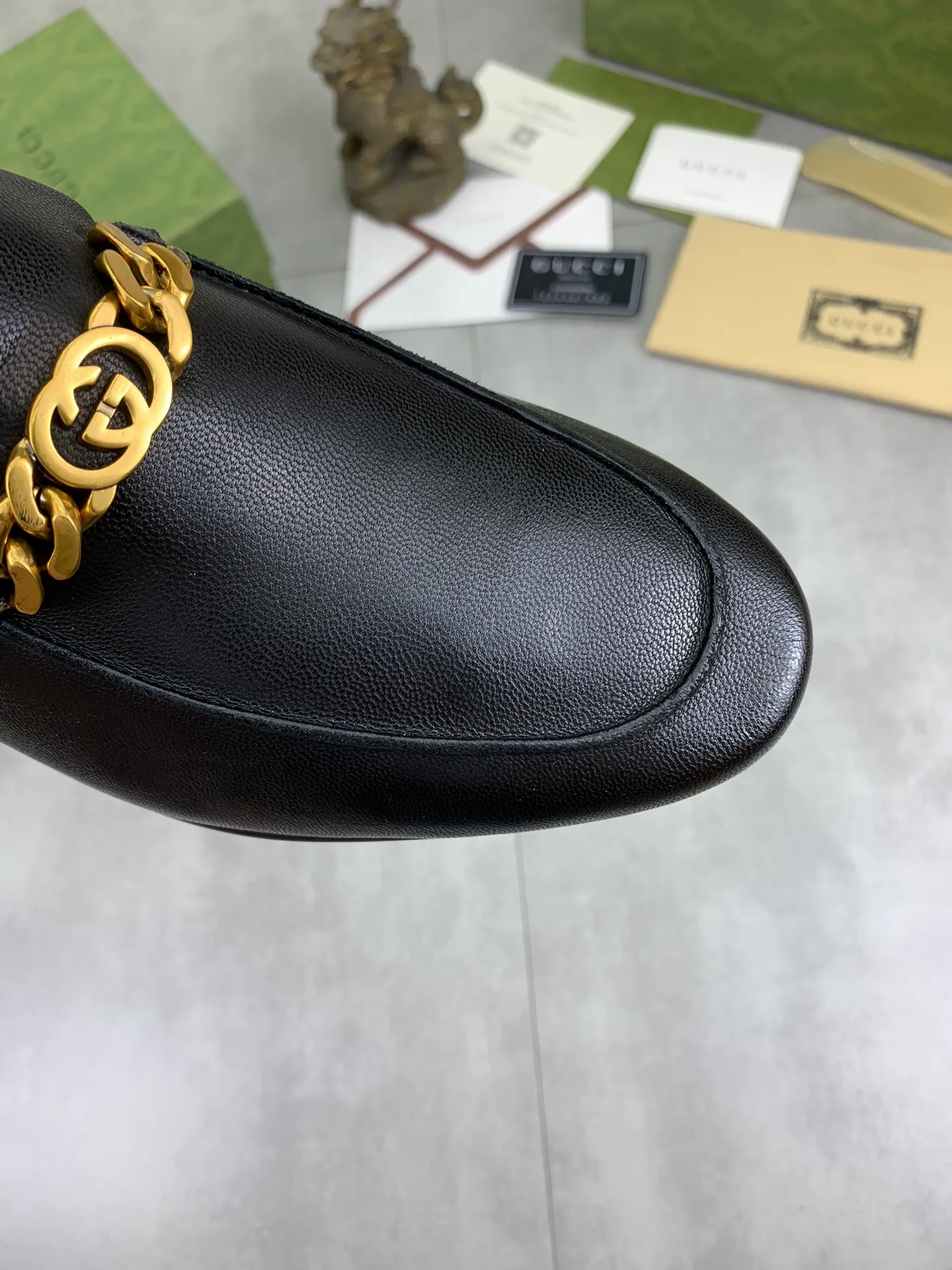 Men's Men's Shoes💰P520💰【New Style】Water-dyed Niuli Gucci's most popular selection of lazy slip-on leather shoes (Gucci) official website latest Gucci lazy leather shoes, hot style 💥 simple and elegant style, exclusive for trendy men. Unique official website latest brand original double G embossing Elements 👑 Original Gucci decoration, fashionable and elegant, fabric original calfskin ✅ fully imported first-layer cowhide lining, official website designated wear-resistant, rubber business outsole, classic model taken at the counter in real life 🎬38-44 black brown optional